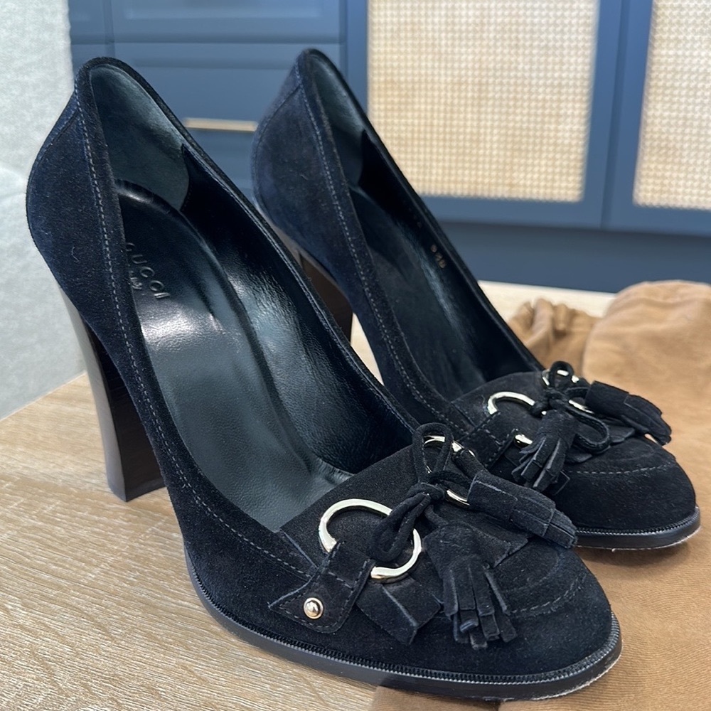 Gucci black suede silver horsebit 4” tassel heels
